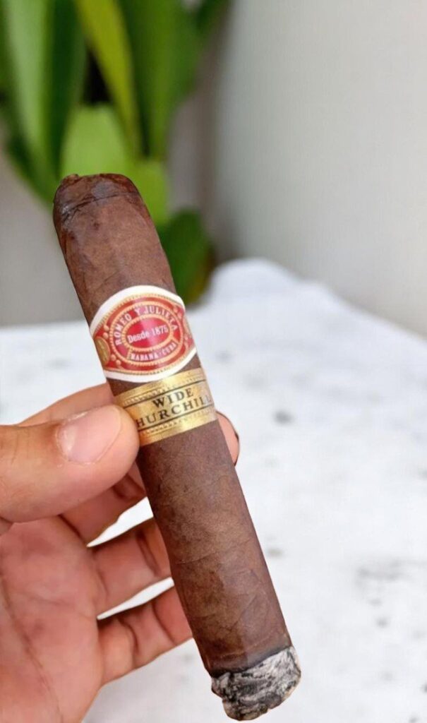 บุหรี่นอก Romeo y Julieta Wide Churchills 5*1/8×55 (25มวน)พร้อมส่ง